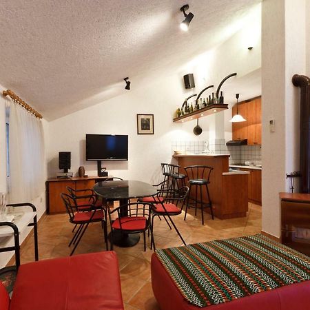 Apartmani Rasan Malinska Exteriör bild