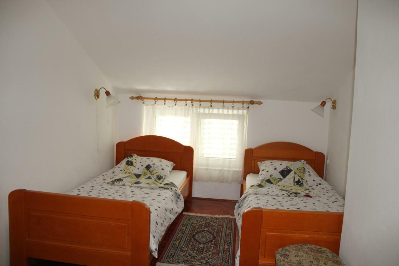 Apartmani Rasan Malinska Exteriör bild