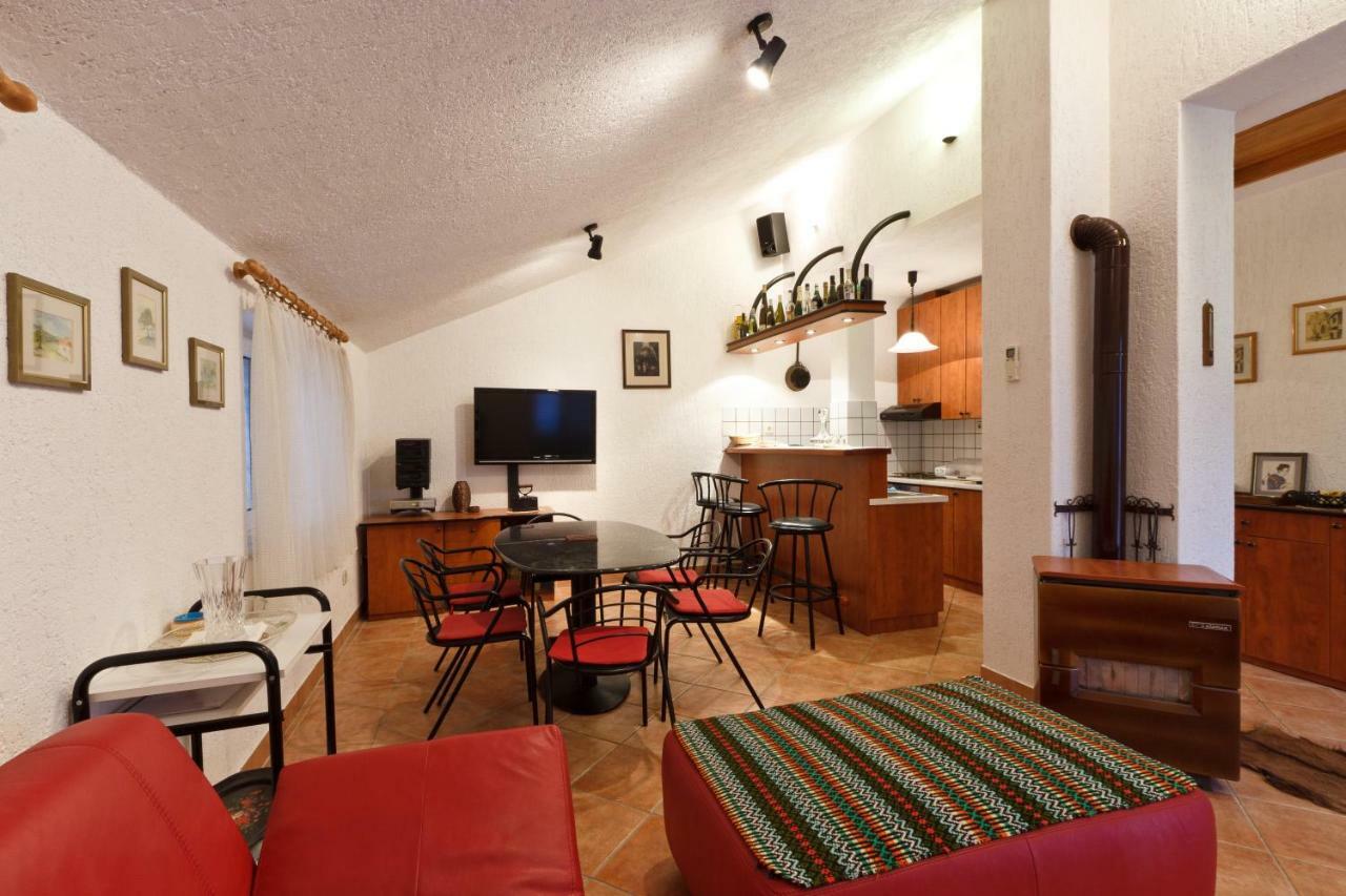 Apartmani Rasan Malinska Exteriör bild