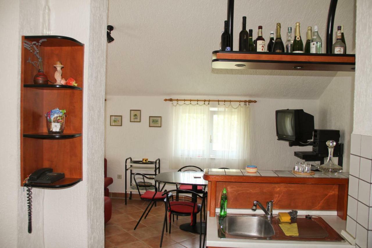 Apartmani Rasan Malinska Exteriör bild