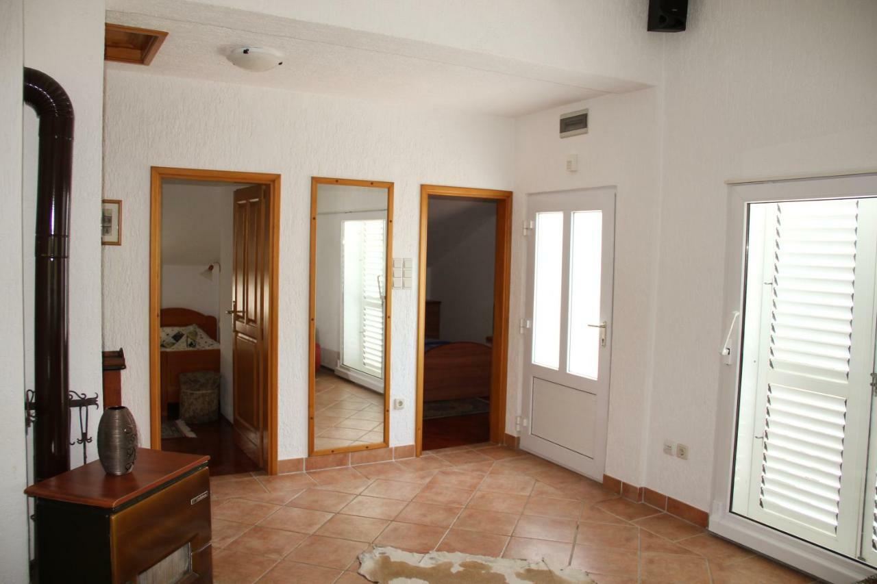 Apartmani Rasan Malinska Exteriör bild